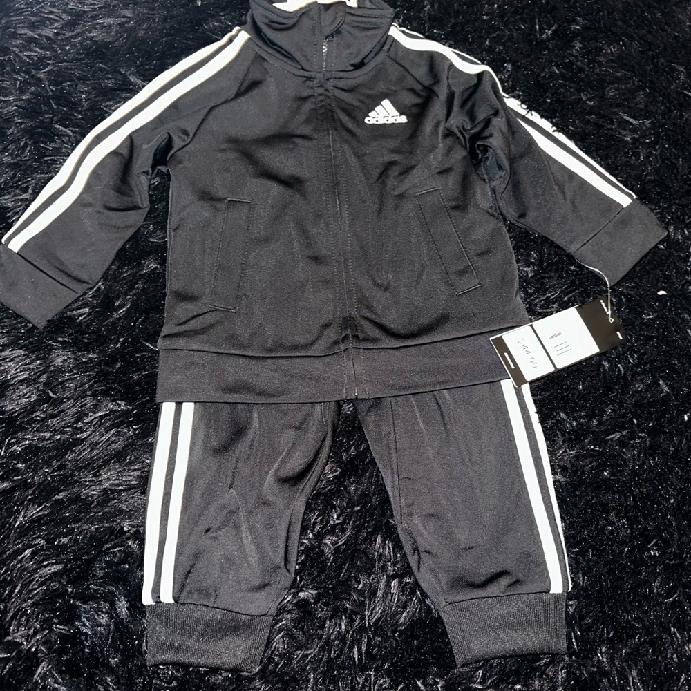 Infant Adidas sweatsuit-(tag popped, worn once)